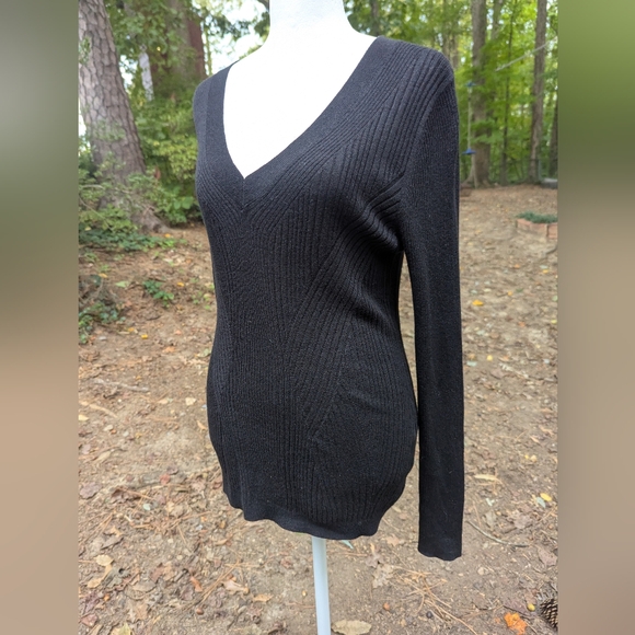 White House Black Market Tops - NWT White House Black Market Long Sleeve Cashmere Blend V-Neck Top Sz M